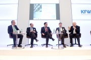 Talkrunde v.li. n. re. Moderator Helmut Rehmsen, Dr.-Ing. Alexander Renner BMWi, Axel Gedaschko GdW, Martin Kaßler DDIV, Ulrich Zink BAKA